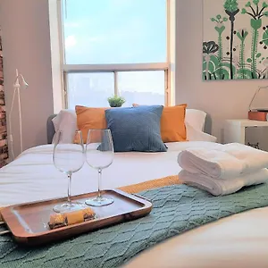  Apartment Chic Minutes To Dt Canada